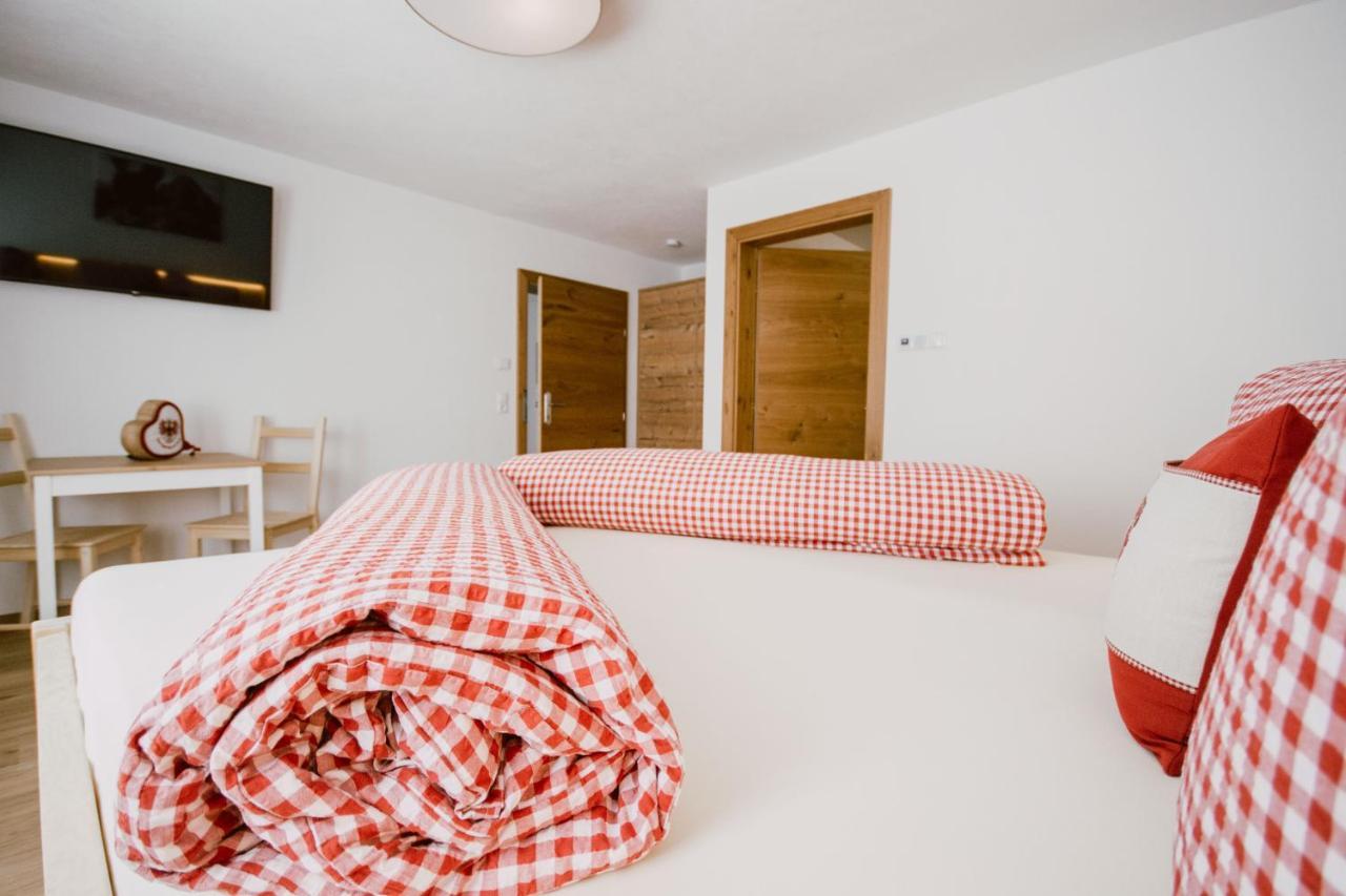 Nedererhof - Zimmer Alpenrose Mit Gemeinschaftskueche Schmirn Buitenkant foto