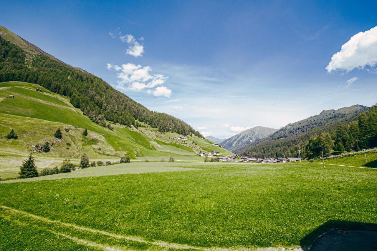 Nedererhof - Zimmer Alpenrose Mit Gemeinschaftskueche Schmirn Buitenkant foto